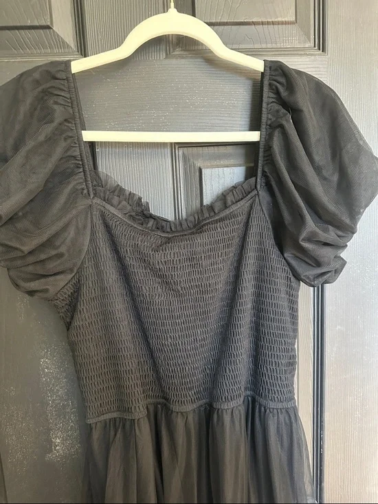 Smocked Puff-Sleeve Black Midi Dress - Picture 4 of 5